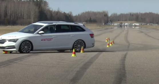 Škoda Superb iV i VW Passat GTE pali na testu “severni jelen”! 